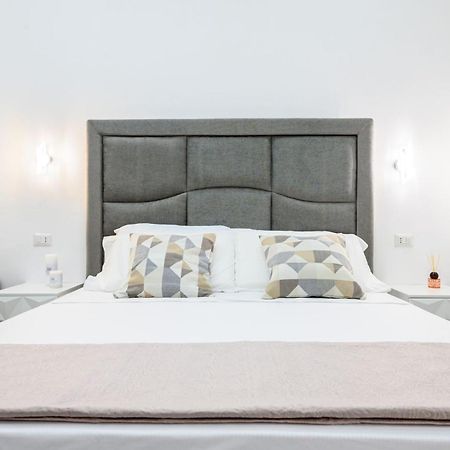 Giordano Suite Center เนเปิลส์ ภายนอก รูปภาพ
