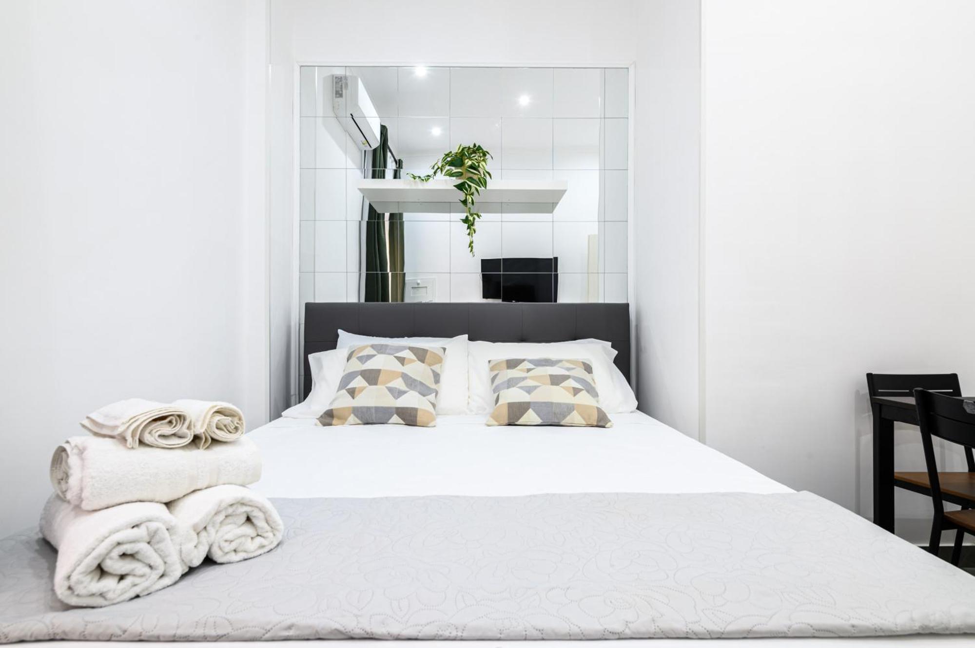 Giordano Suite Center เนเปิลส์ ภายนอก รูปภาพ