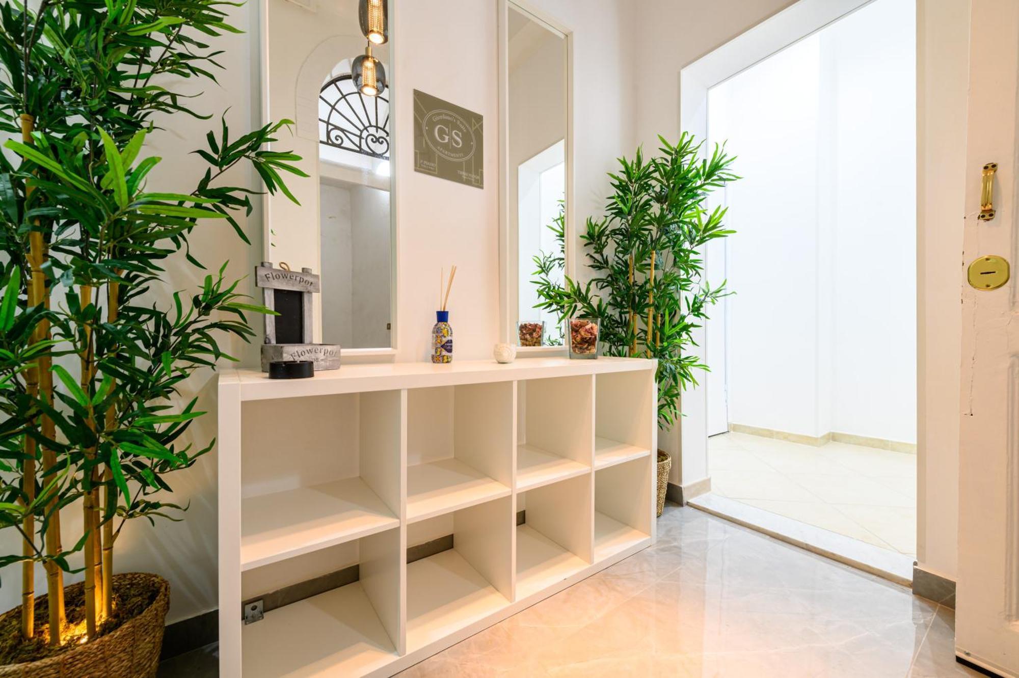 Giordano Suite Center เนเปิลส์ ภายนอก รูปภาพ