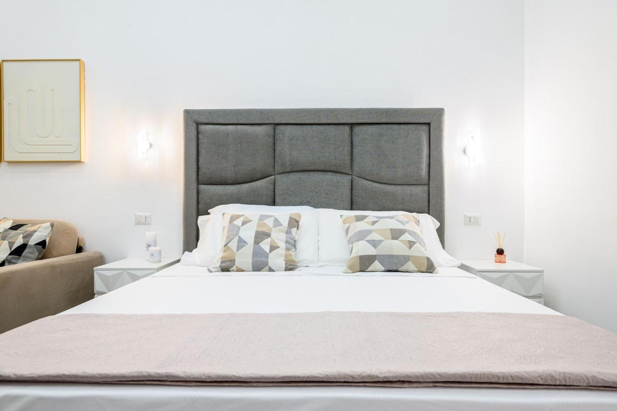 Giordano Suite Center เนเปิลส์ ภายนอก รูปภาพ