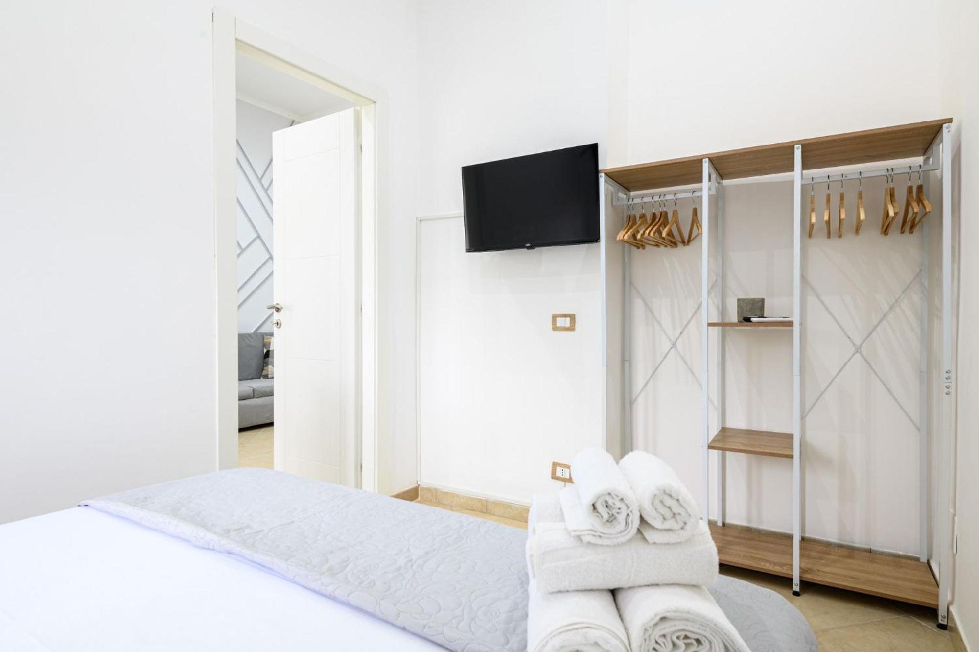 Giordano Suite Center เนเปิลส์ ภายนอก รูปภาพ