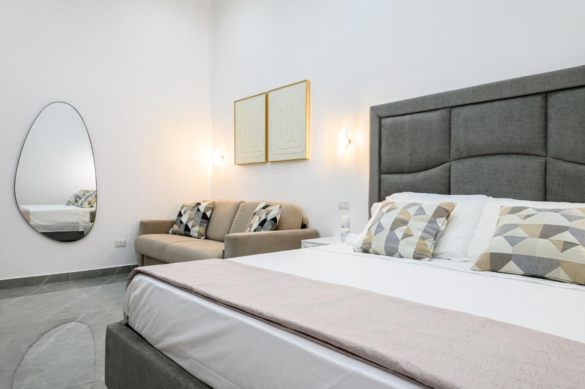 Giordano Suite Center เนเปิลส์ ภายนอก รูปภาพ