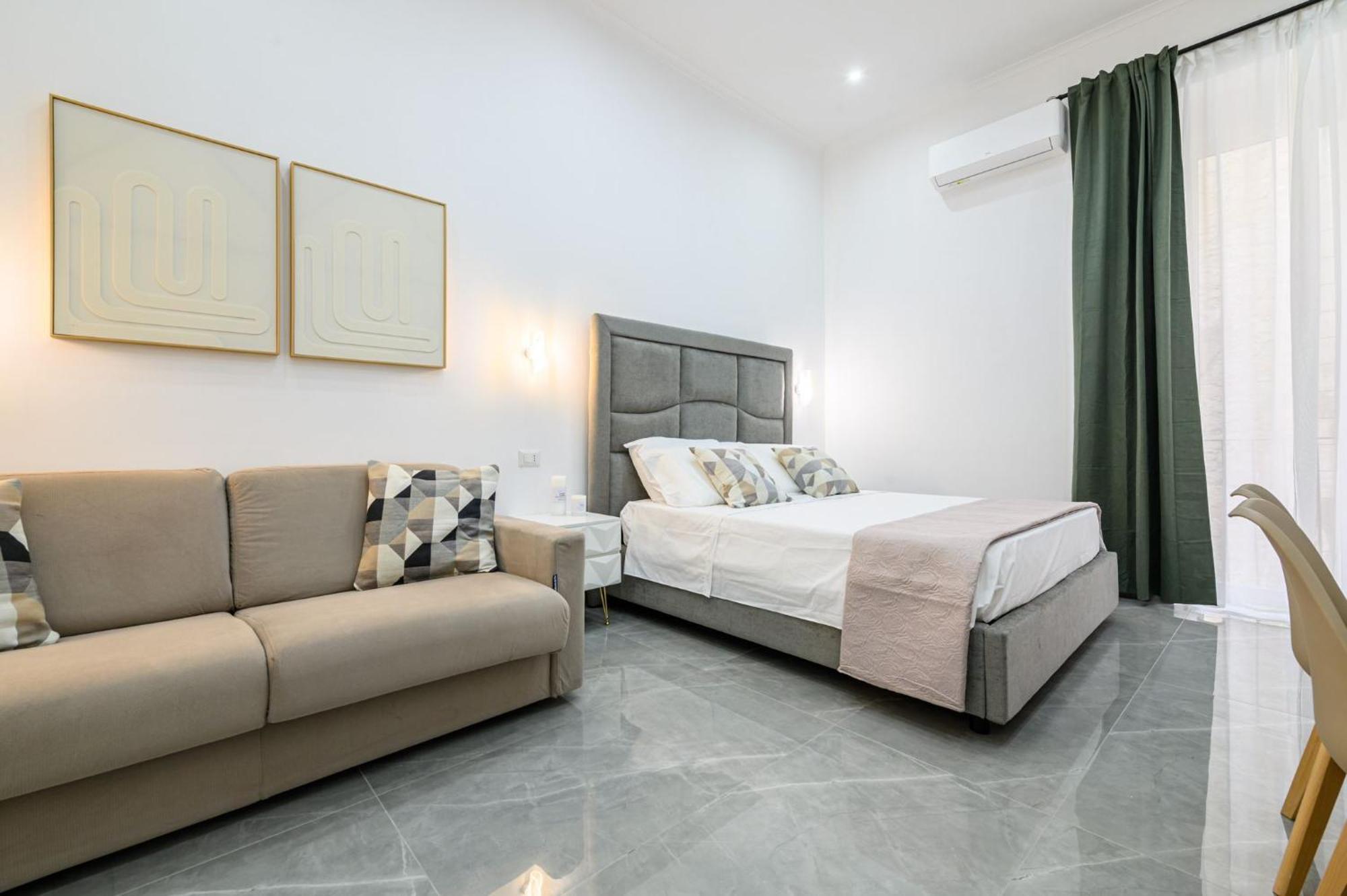 Giordano Suite Center เนเปิลส์ ภายนอก รูปภาพ