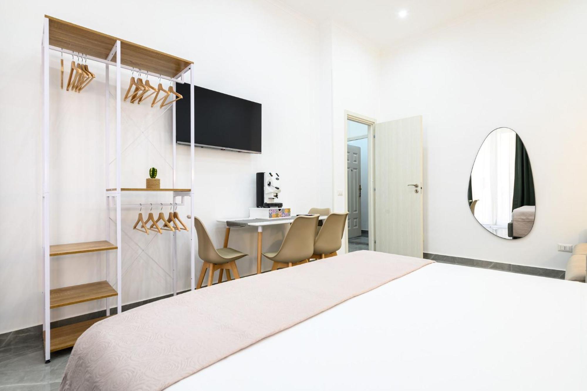 Giordano Suite Center เนเปิลส์ ภายนอก รูปภาพ