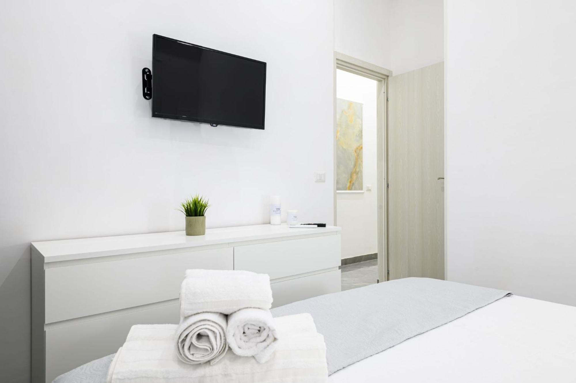 Giordano Suite Center เนเปิลส์ ภายนอก รูปภาพ