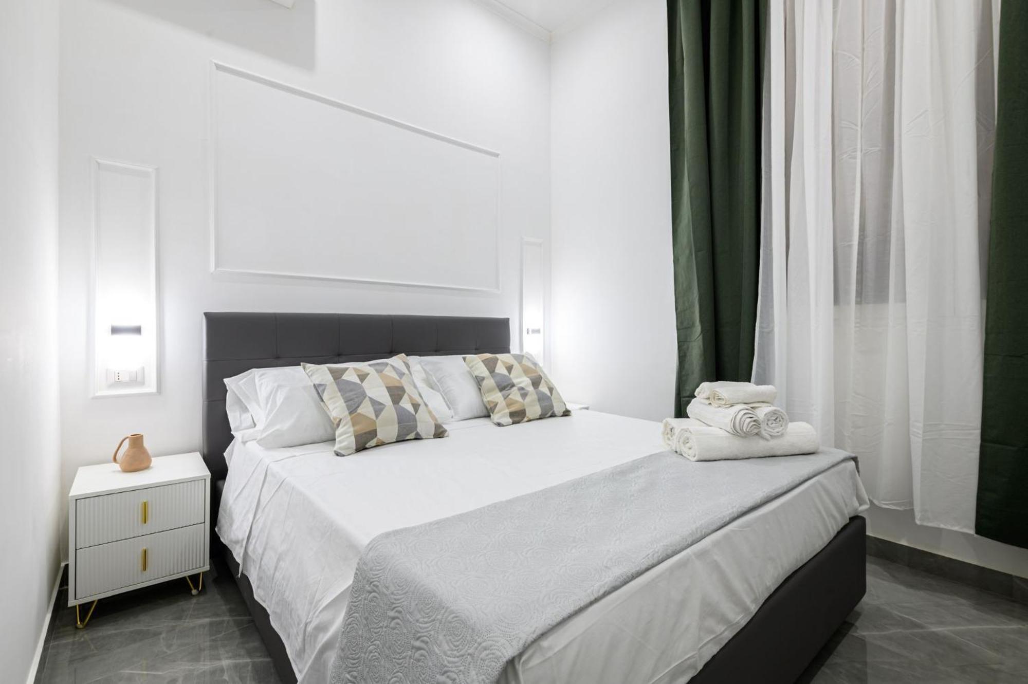 Giordano Suite Center เนเปิลส์ ภายนอก รูปภาพ