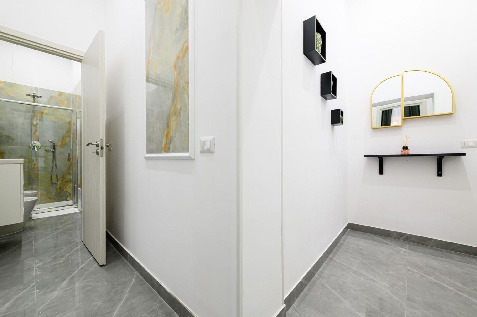 Giordano Suite Center เนเปิลส์ ภายนอก รูปภาพ