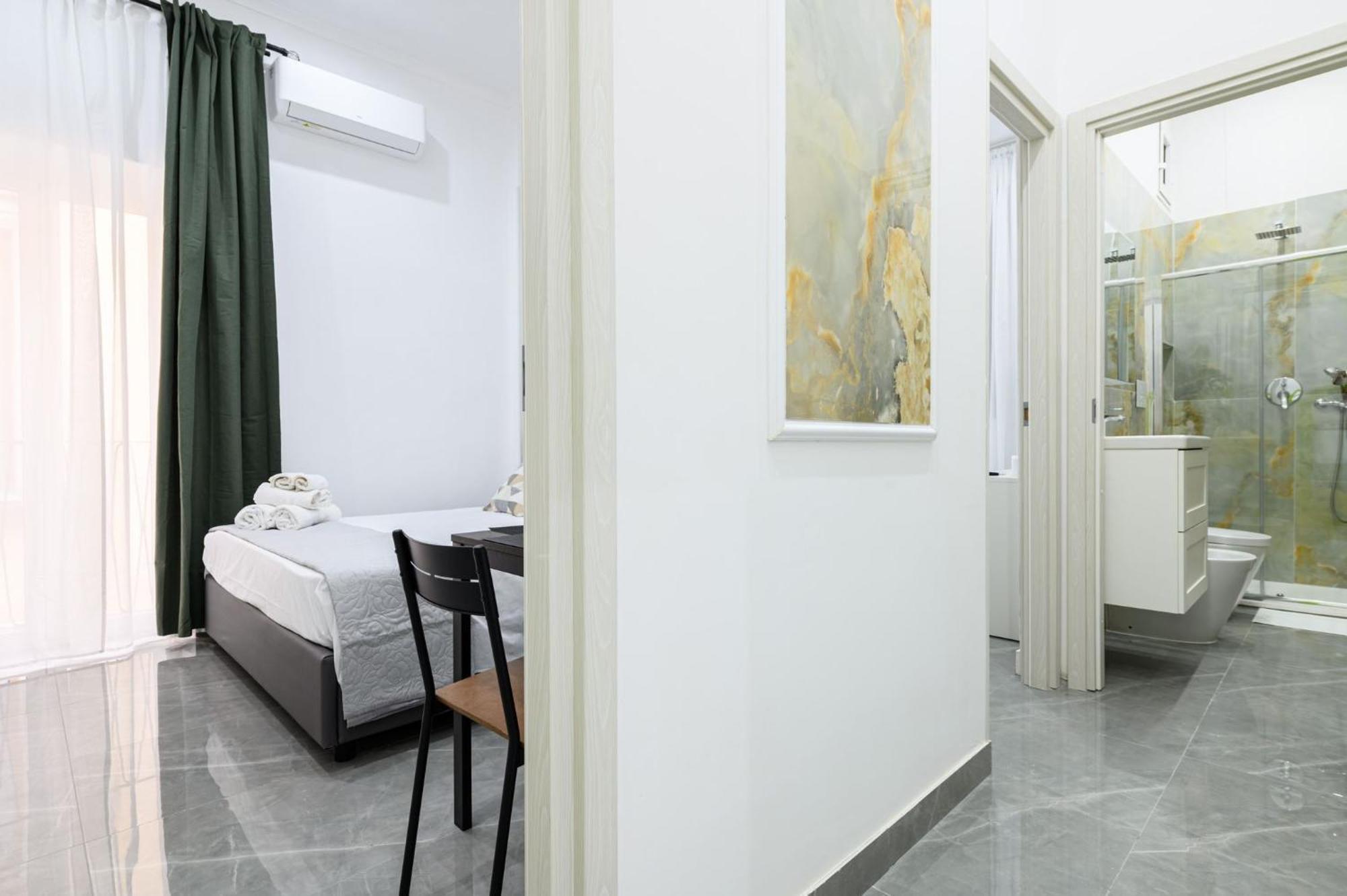 Giordano Suite Center เนเปิลส์ ภายนอก รูปภาพ