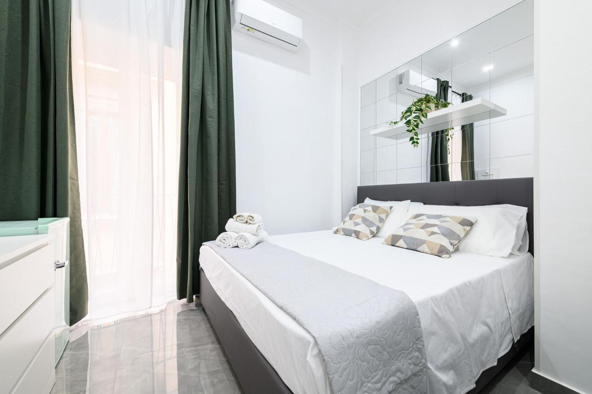 Giordano Suite Center เนเปิลส์ ภายนอก รูปภาพ