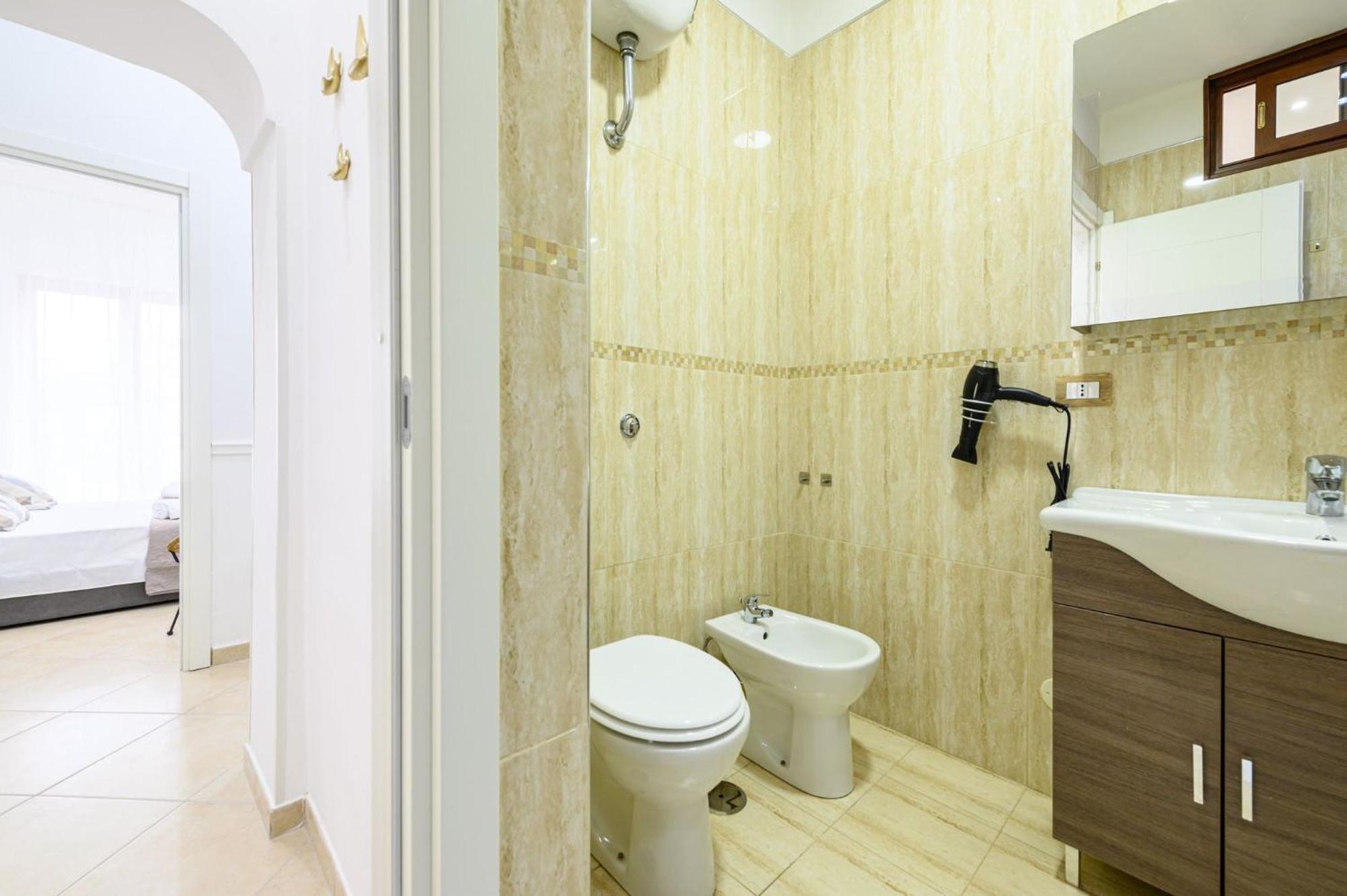 Giordano Suite Center เนเปิลส์ ภายนอก รูปภาพ