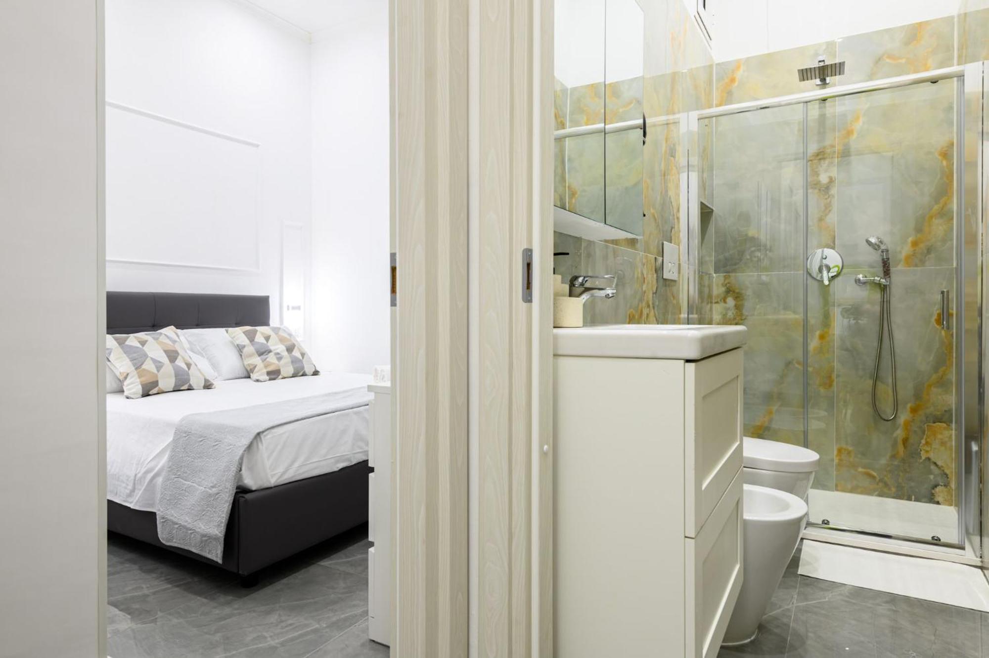 Giordano Suite Center เนเปิลส์ ภายนอก รูปภาพ
