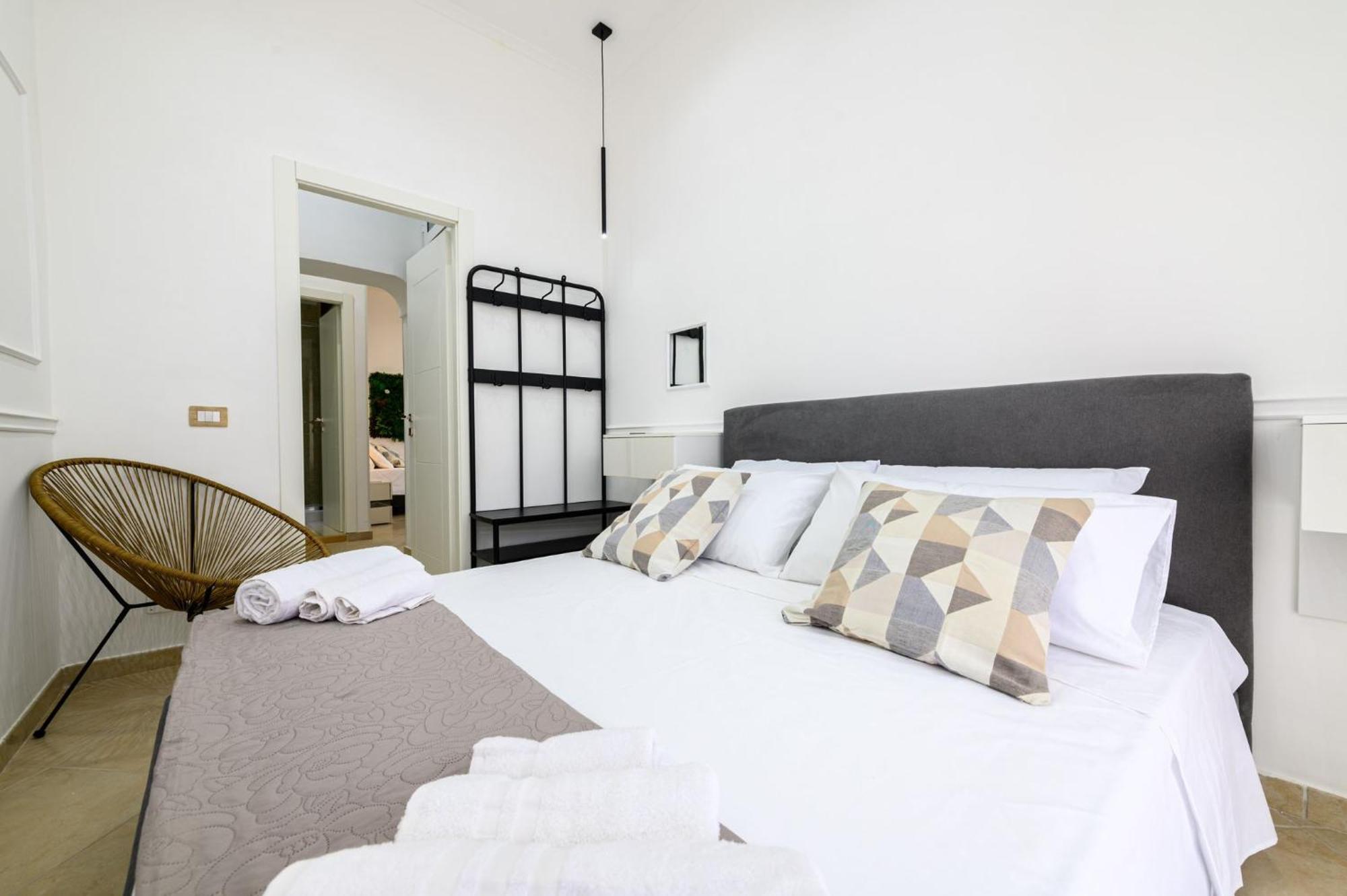Giordano Suite Center เนเปิลส์ ภายนอก รูปภาพ