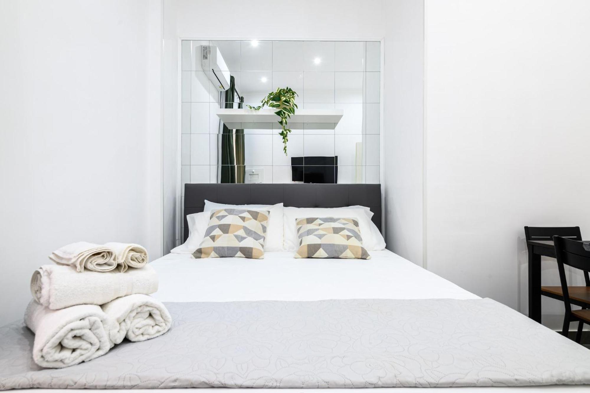 Giordano Suite Center เนเปิลส์ ภายนอก รูปภาพ