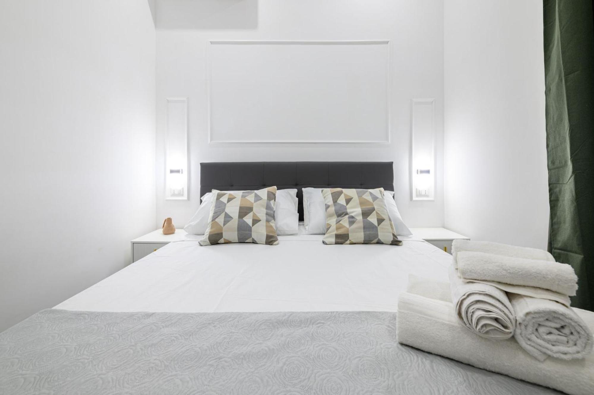 Giordano Suite Center เนเปิลส์ ภายนอก รูปภาพ