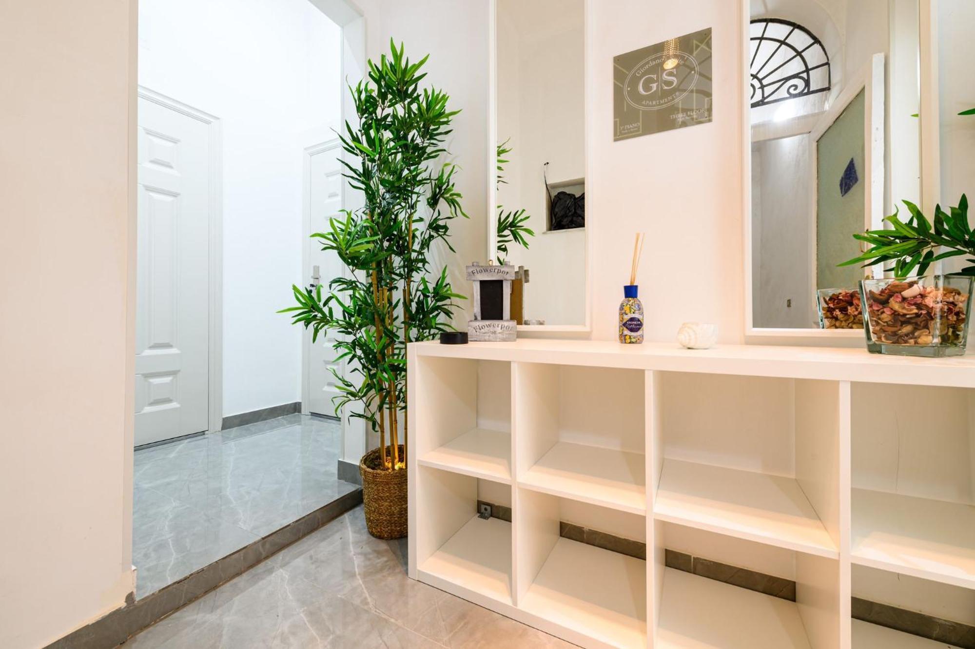 Giordano Suite Center เนเปิลส์ ภายนอก รูปภาพ