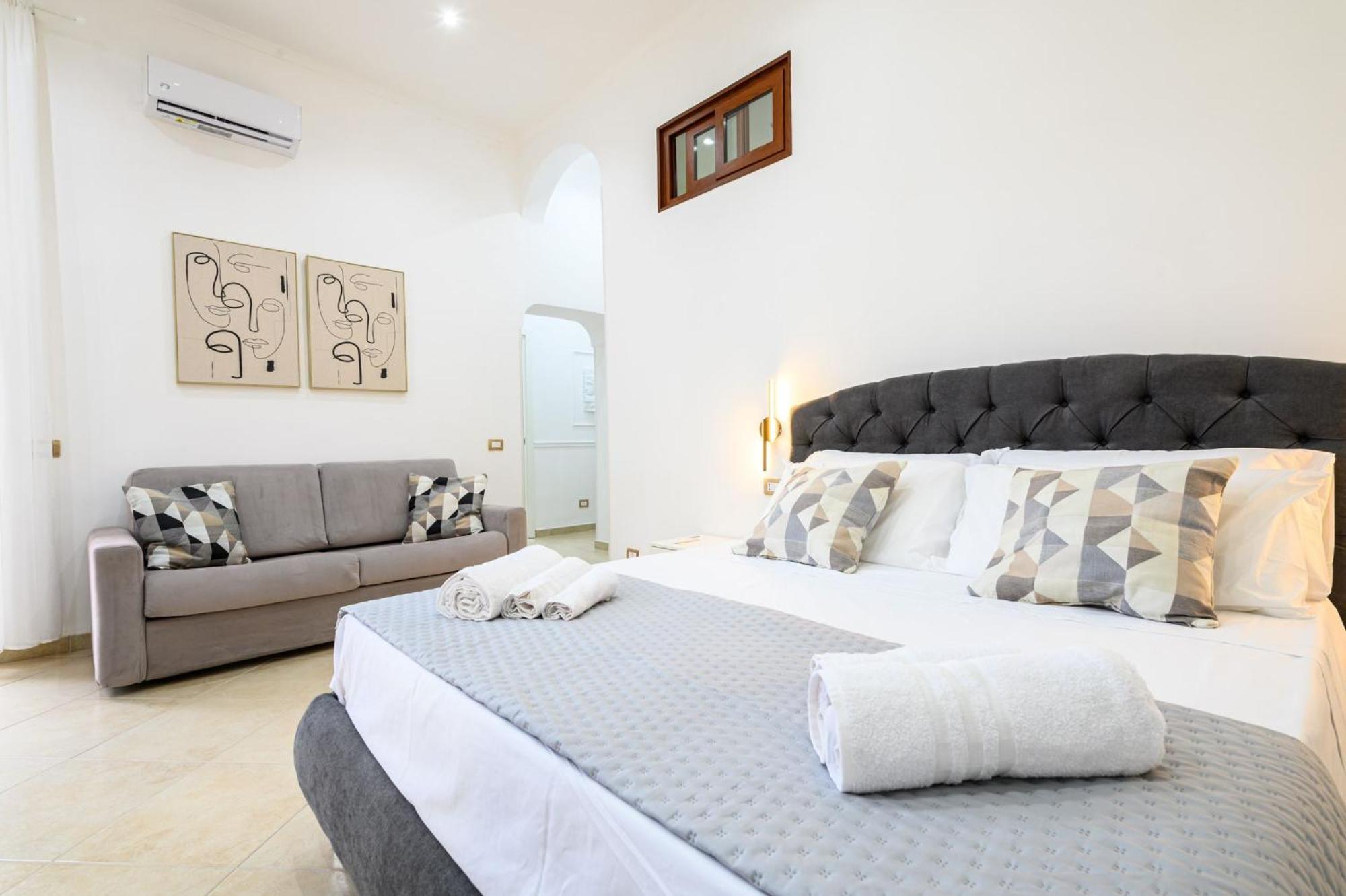 Giordano Suite Center เนเปิลส์ ภายนอก รูปภาพ